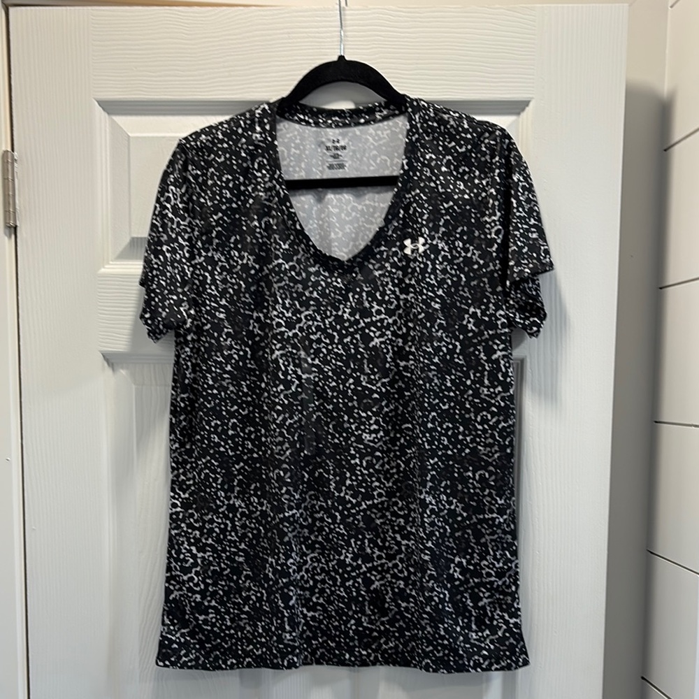 Under Armour Black and White Short Sleeve Tee